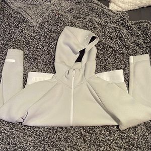 Loose fit under armour jacket